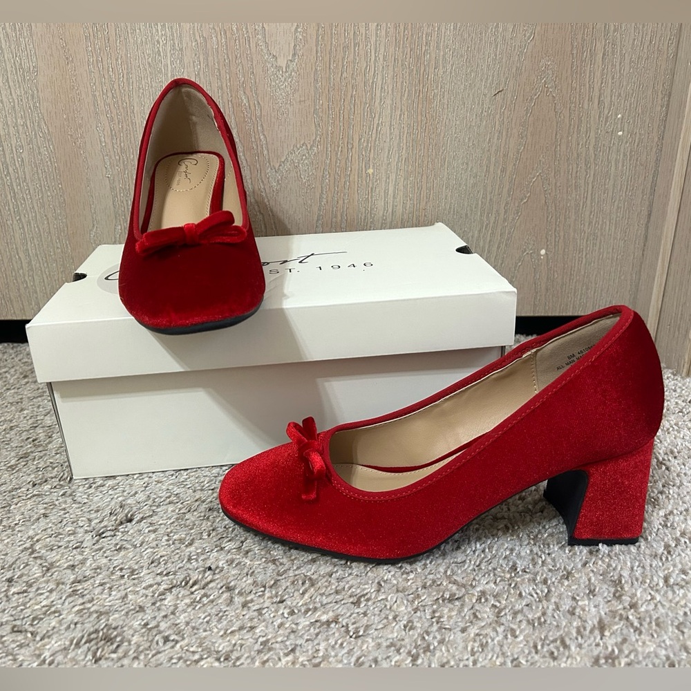 NEW Comfort Est. 1946 Red Velvet Bow Block Heel Pumps Size 8 Holly Red Holiday
